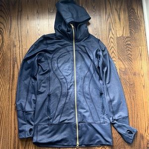 ✨Used Lululemon✨ Zip up with hood, size 6 in EUC